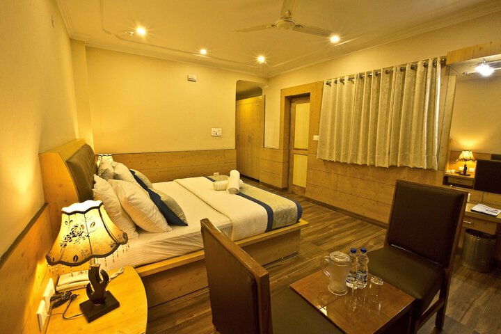 Room 2 of 75