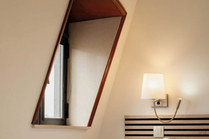 Room 25 of 53