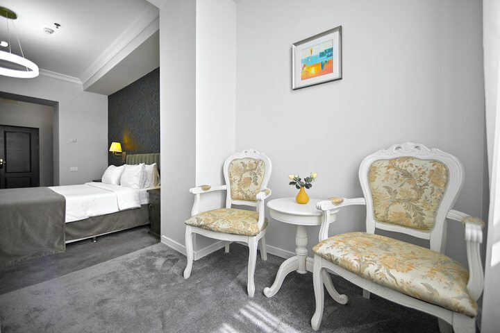 Room 41 of 77