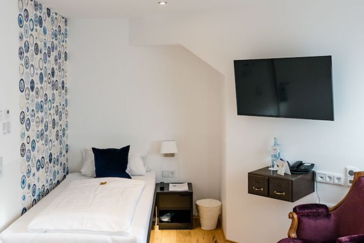 Room 4 of 44