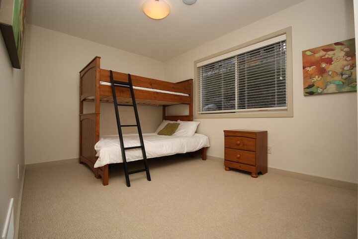 Room 96 of 543