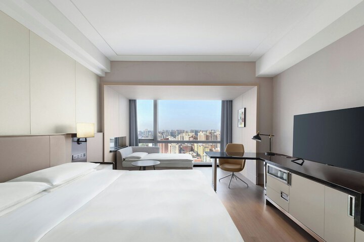 Room 48 of 102