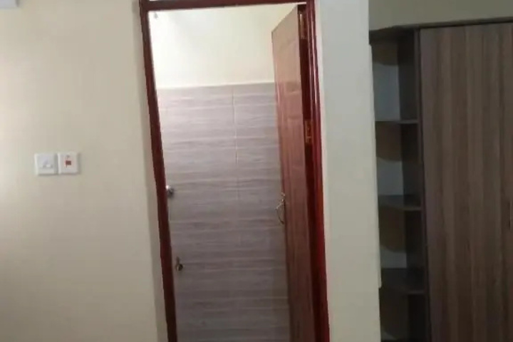 Room 4 of 8