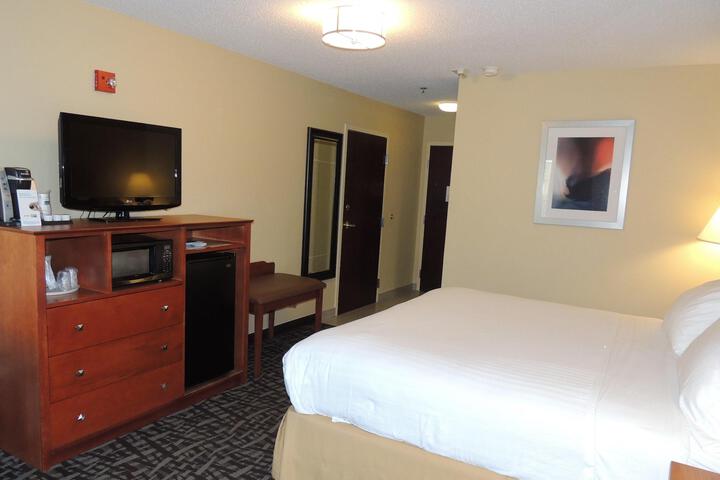 1 King Bed (18 of 38)