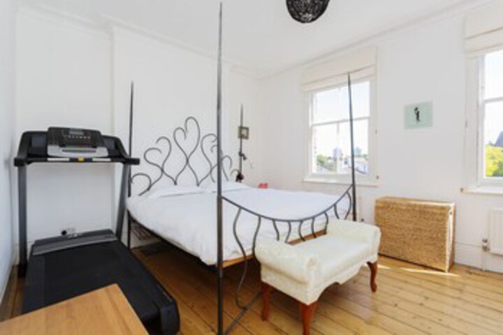 Room 16 of 24