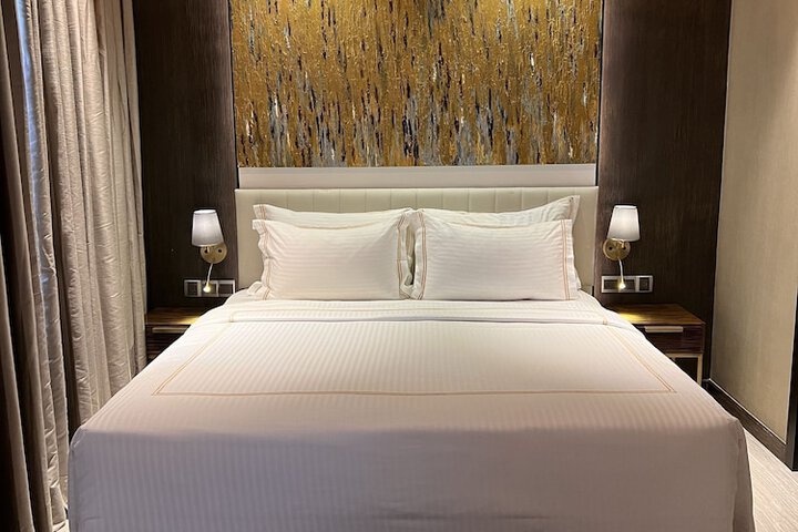 Room 3 of 28