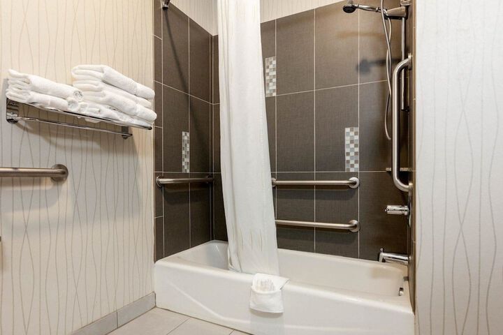 Suite 2 Queen Beds (4 of 25)