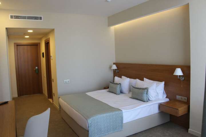Room 13 of 30