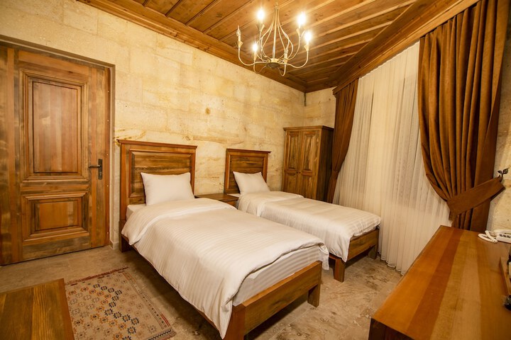 Room 4 of 35