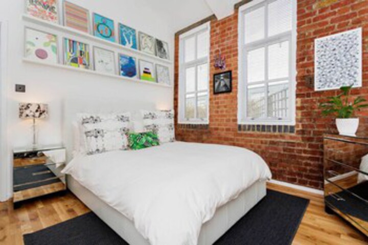 Room 10 of 12