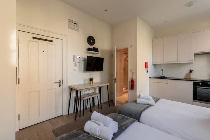 Room 6 of 109
