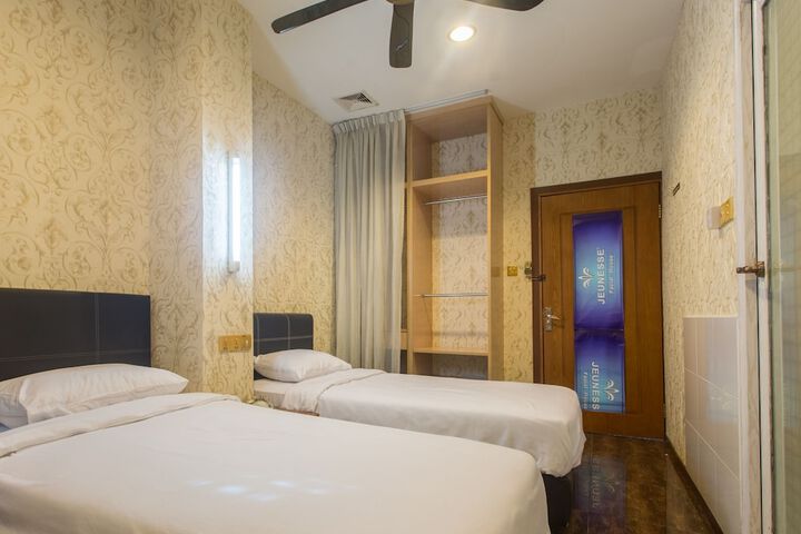 Room 10 of 29