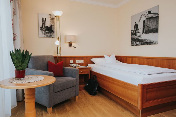 Room 4 of 193