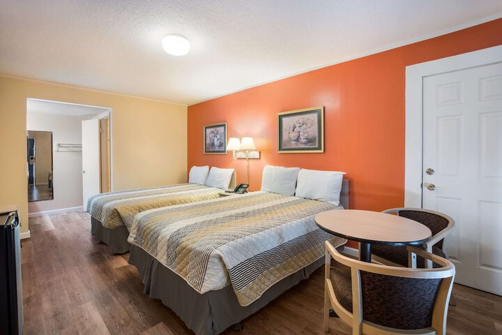 2 Double Beds (4 of 10)