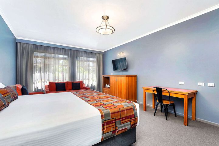 Room 9 of 28