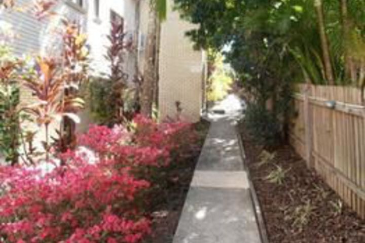 Hotel Exterior 4 of 13