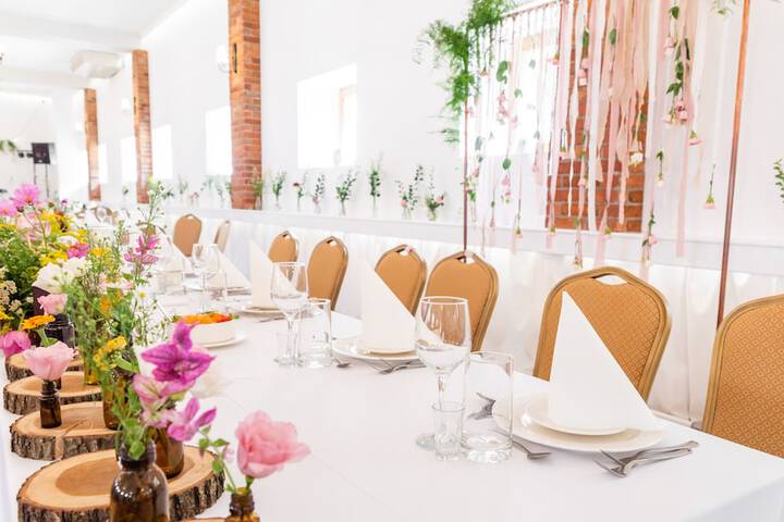 Ballroom/Hall 84 of 101
