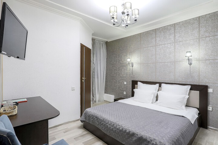 Room 7 of 49