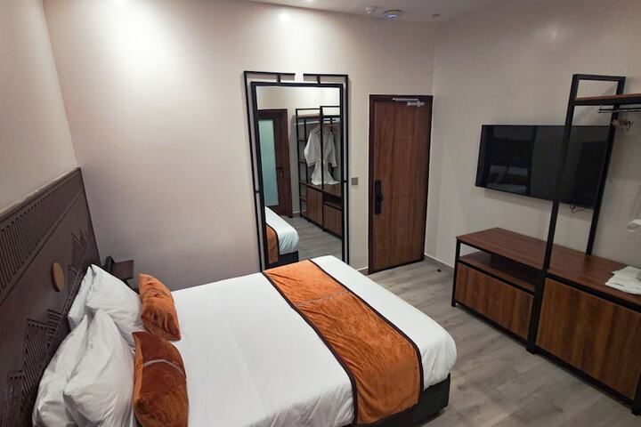 Room 14 of 106