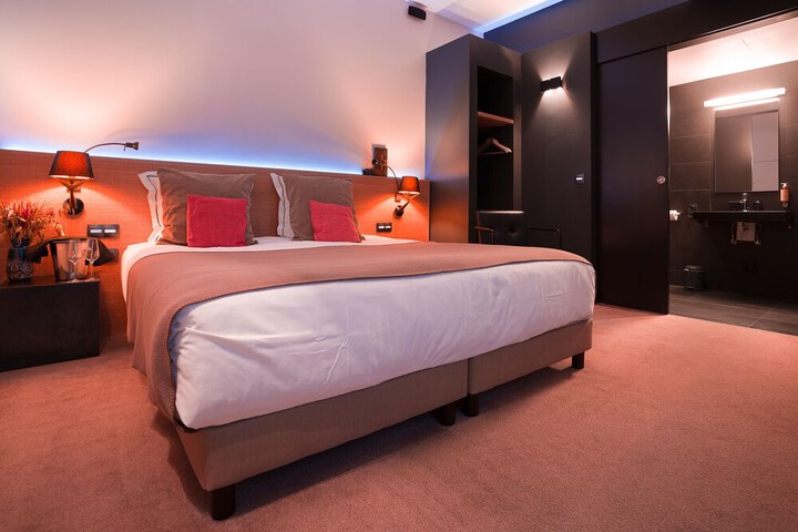 Room 13 of 52