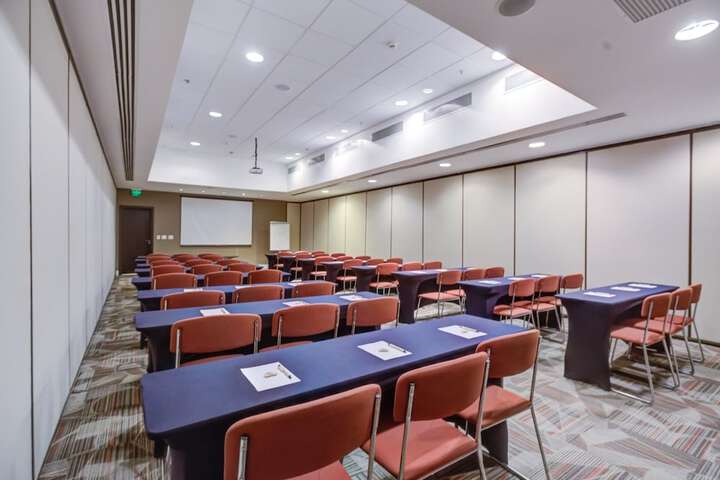 Ballroom/Hall 133 of 201