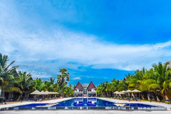 Hotel Pool