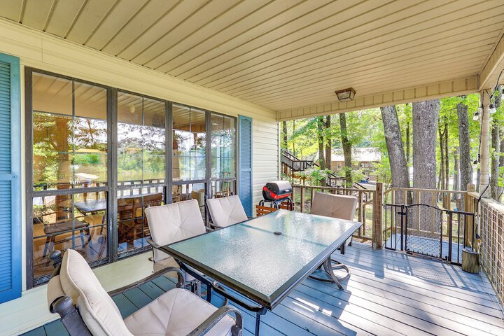 Waterfront Wheeler Lake Home w / Furnished Deck