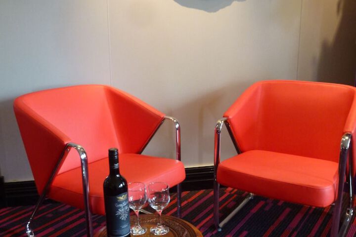 Lounge 67 of 90