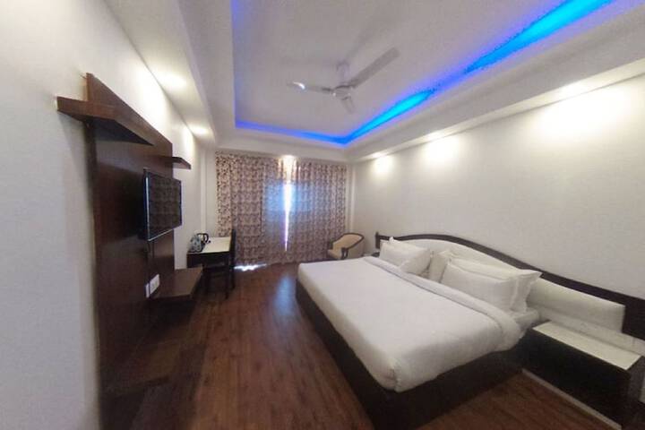 Room 29 of 77