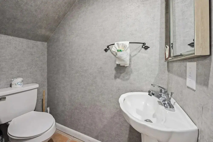 Room 9 of 26