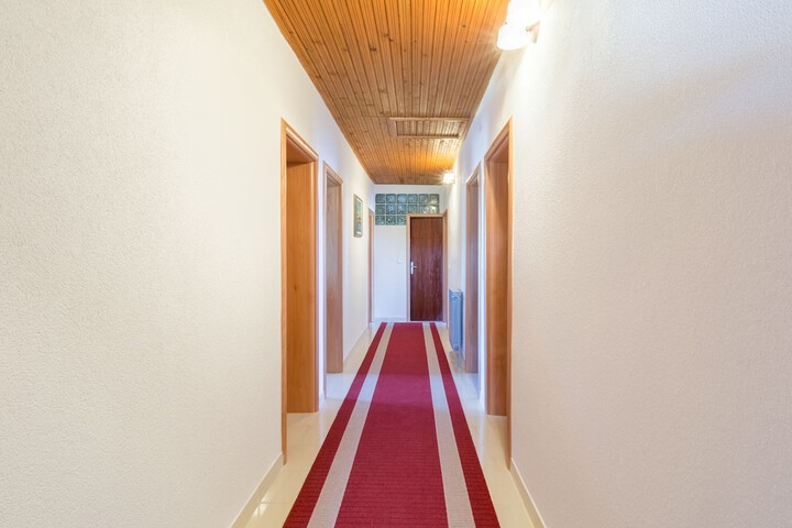 Ballroom/Hall 27 of 47