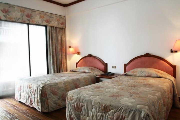 Room 9 of 11