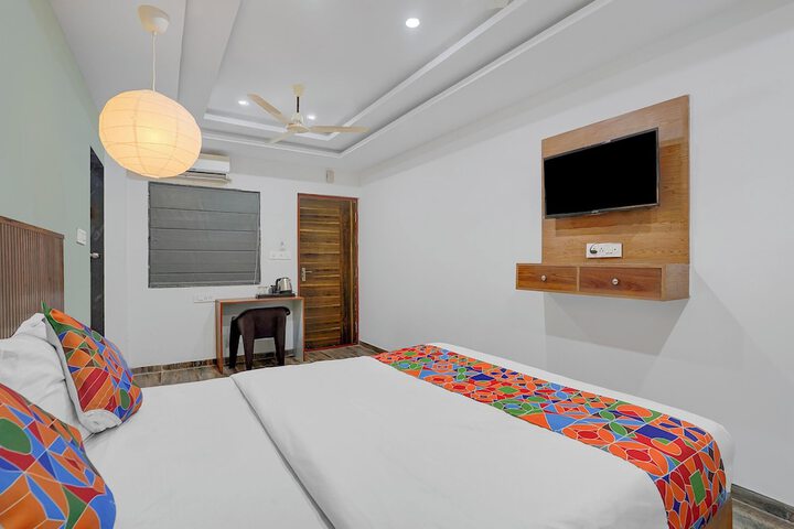 Room 12 of 28