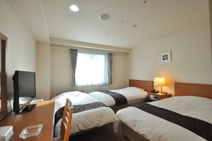 Room 8 of 27
