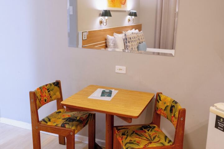 Room 33 of 175