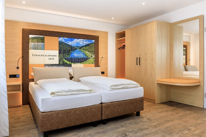 Room 6 of 45