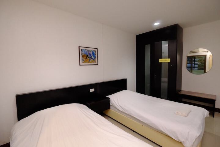 Room 13 of 34
