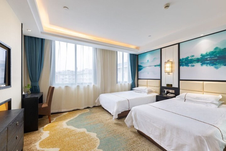 Room 10 of 18