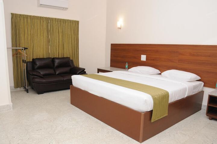 Room 12 of 38