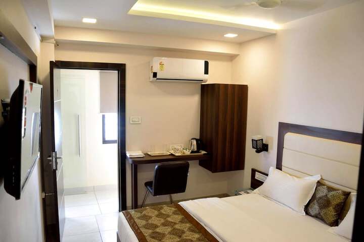 Room 8 of 24