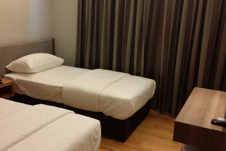 Room 4 of 33