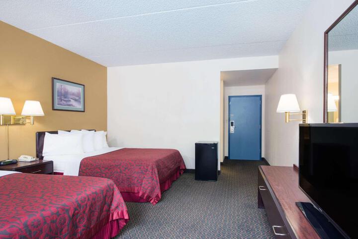 1 King Bed (3 of 7)