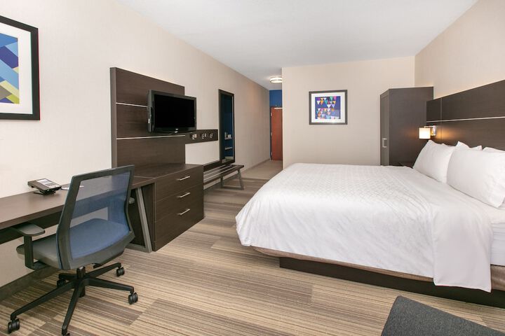 Room 10 of 74