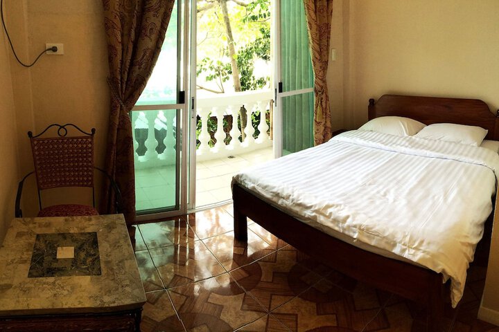 Room 3 of 33