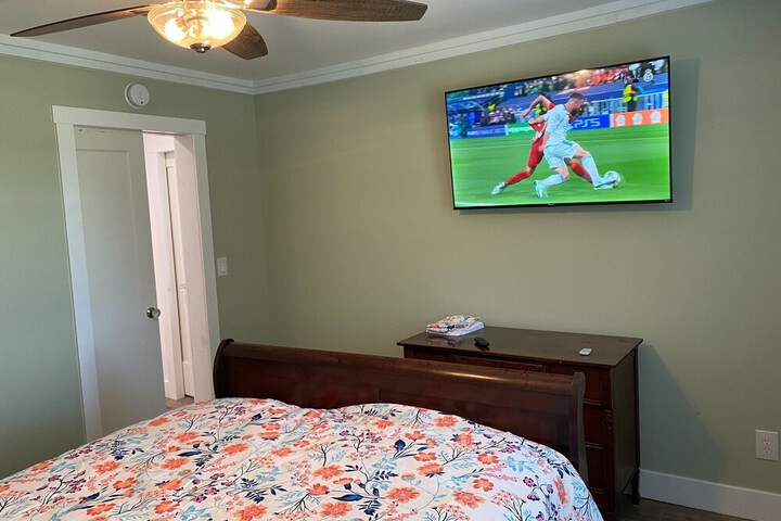 Room 4 of 18
