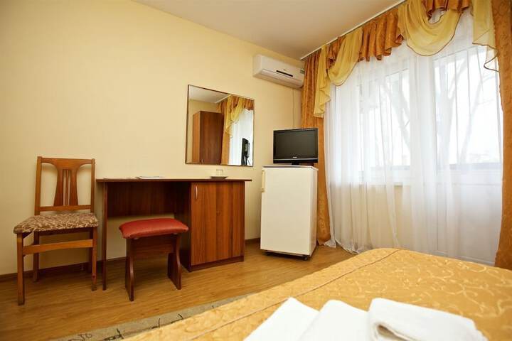Room 5 of 38