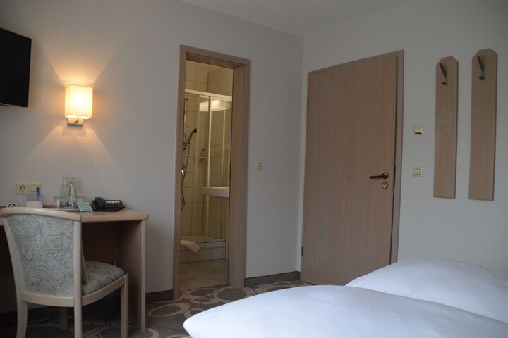 Room 17 of 87