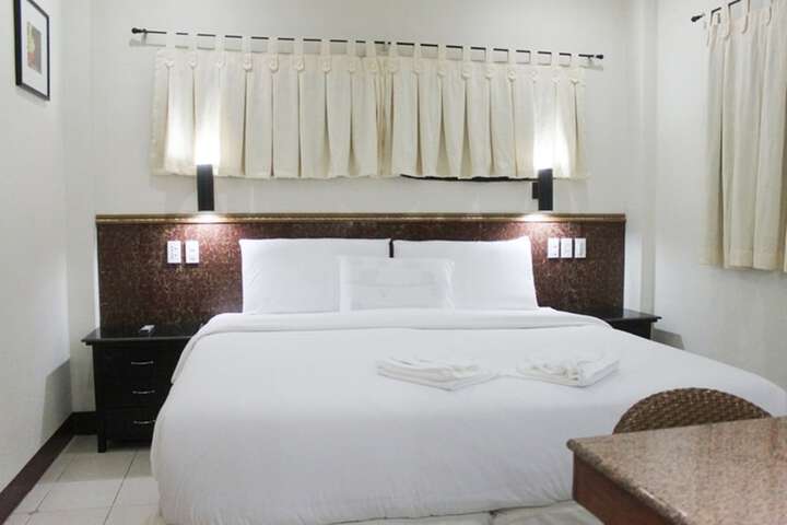 Room 8 of 65