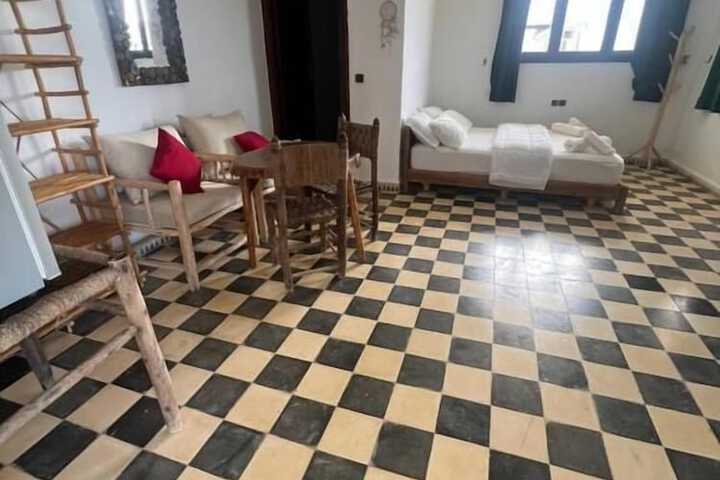 Room 8 of 31