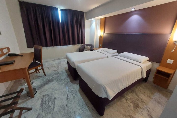Room 6 of 30